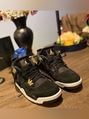 Jordan Retro royalty suede sneakers